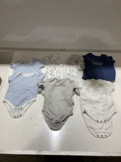 QTY OF ASSORTED CLOTHING TO INCLUDE PURE BABY 6-9 MONTHS T SHIRT