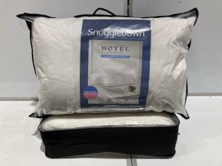 BOX OF BEDDING ITEMS TO INCLUDE SNUGGLE DOWN HEATED UNDER BLANKET AND SNUGGLE DOWN LUXURY COMFORT HOTEL COLLECTION PILLOWS