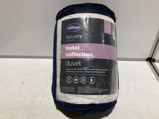 BOX OF BEDDING TO INCLUDE SILENTNIGHT DUVET KING 10.5 TOG