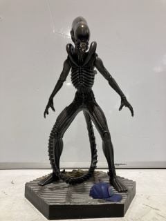 ALIEN XENOMORPH  ACTION FIGURE