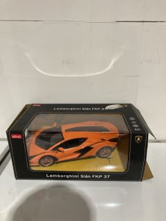 BOX OF ASSORTED ITEMS TO INCLUDE RASTAR LAMBORGHINI SIAN FKP 37 ORANGE MODEL