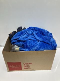 A BOX TO INCLUDE A MICROFIBER BATH MAT