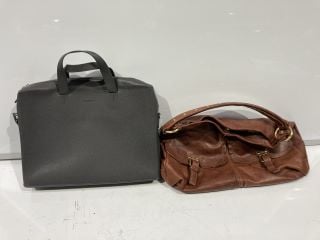 A BOX TO INCLUDE BROWN LEATHER HANDBAG