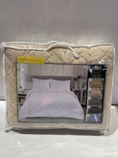 A BOX TO INCLUDE B&B LUXURY STYLISH BED COVER