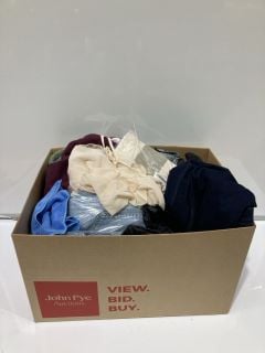 A BOX TO INCLUDE STRAIGHT W38/L31 STRETCH DENIM