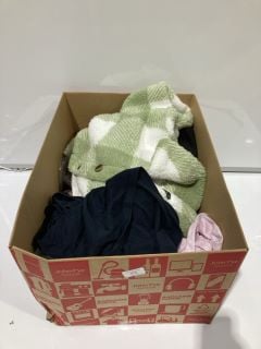 A BOX TO INCLUDE WOMENS PYJAMAS SIZE 18, WEEKEND OFFENDER T SHIRT SIZE XXL