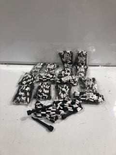 BOX OF ITEMS TO INCLUDE BLACK AND WHITE SKIPPING ROPE