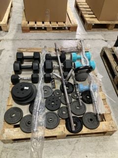 A PALLET OF DUMBBELLS & WEIGHTS