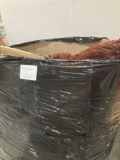 PALLET OF ITEMS TO INCLUDE ARISNA HOMEWARE METAL SEATS CHOCOLATE/BLACK PLUS BROWN TEDDY BEAR