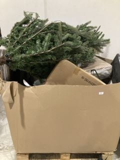 PALLET TO INCLUDE A CHRISTMAS TREE PLUS 3 TIER CLOTHES AIRER & CAR MATS