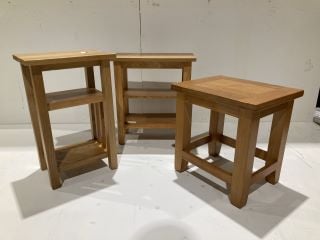 LOT OF HALLOWOOD FURNITURE TO INCLUDE ASTON OAK EFFECT SIDE TABLE WITH SHELVES