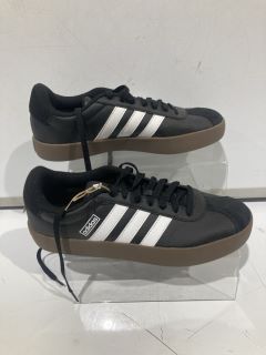 BLACK/WHITE ADIDAS SHOES SIZE US9