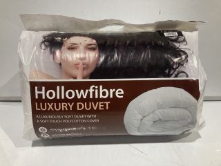 BOX OF ITEMS TO INCLUDE HOLLOWFIBRE LUXERY DUVET