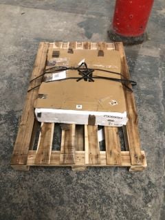 1X PALLET WITH TOTAL RRP VALUE OF £72 TO INCLUDE 1X ESSENTIALS BUILT-IN GAS HOBS MODEL NO CUE CGHOBX21 (TRADE CISTOMERS ONLY)