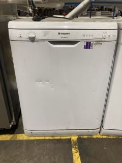 HOTPOINT AQUARIUS WHITE FREE STANDING DISHWASHER MODEL FDW20P