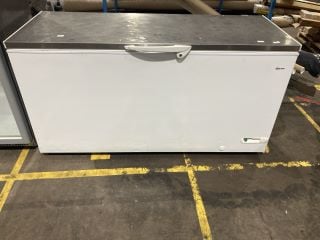 GRAM STAINLESS STEEL LID COMMERCIAL WHITE CHEST FREEZER (650 LITRES) MODEL: 45360339