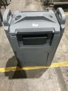 CAMBRO WATER COOLER WITH ACCESS TAP AND SECURING LID