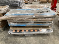 PALLET WITH A VARIETY OF UPHOLSTERED BASES, HEADBOARDS AND BED BASES (MAY BE BROKEN, DIRTY OR INCOMPLETE).