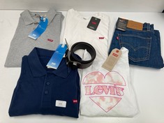 5 X CLOTHING VARIOUS SIZES AND MODELS LEVIS BRAND INCLUDING GREY POLO SHIRT SIZE M - LOCATION 43A.