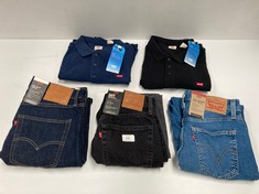 5 X LEVIS CLOTHING VARIOUS SIZES AND MODELS INCLUDING NAVY BLUE POLO SHIRT SIZE 2XL - LOCATION 47A.