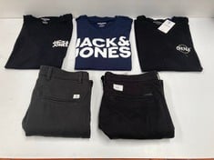 5 X JACK AND JONES CLOTHING VARIOUS SIZES AND MODELS INCLUDING BLACK T-SHIRT SIZE M - LOCATION 47A.