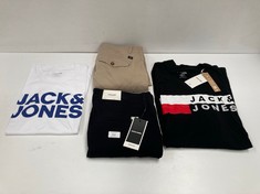 4 X JACK AND JONES CLOTHING VARIOUS SIZES AND MODELS INCLUDING WHITE T-SHIRT SIZE M - LOCATION 51A.