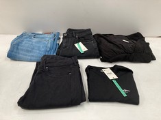 5 X PEPE JEANS GARMENTS VARIOUS SIZES AND MODELS INCLUDING BLACK DRESS SIZE L - LOCATION 44A.