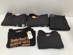 5 X GARMENTS VARIOUS SIZES, MODELS AND BRANDS INCLUDING CARHATT T-SHIRT SIZE L- LOCATION 28A.