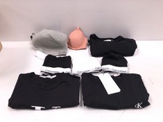 8 X CALVIN KLEIN ITEMS VARIOUS MODELS AND SIZES INCLUDING BLACK T-SHIRT SIZE M-LOCATION 16A.