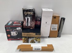 8 X KITCHEN ITEMS VARIOUS MAKES AND MODELS INCLUDING ELECTRIC BOTTLE OPENER - LOCATION 32B.