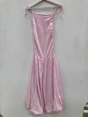 5 X PREMIUM DESIGNER DRESSES VARIOUS SIZES AND STYLES (TOTAL P.V.P 440€) - LOCATION 41C.