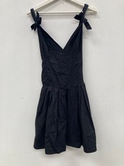 5 X PREMIUM DESIGNER DRESSES VARIOUS SIZES AND STYLES (TOTAL P.V.P 420€) - LOCATION 50C.