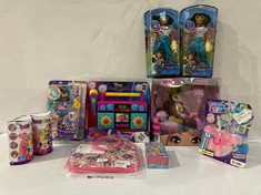 10 X TOYS INCLUDING POLLY POCKET PYJAMA PARTY - LOCATION 27C.