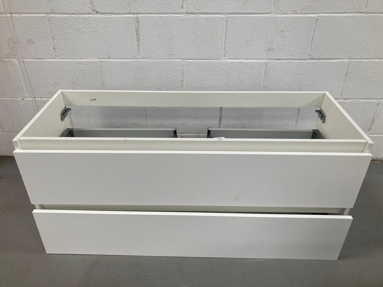 WHITE (OFF-WHITE) DRAWER UNIT.