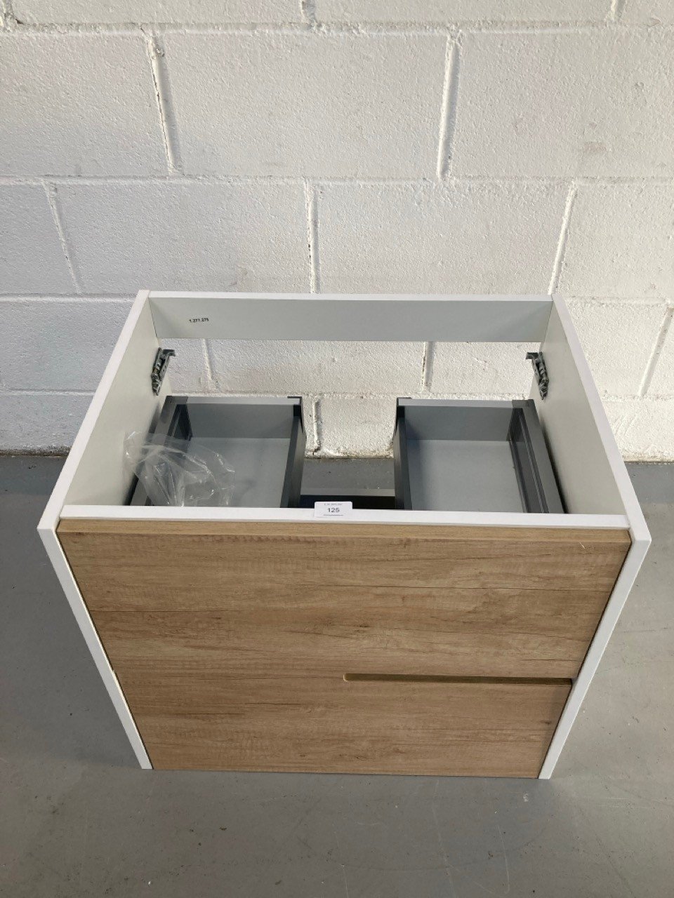 BATHROOM CABINET WITH DRAWERS (BROKEN).