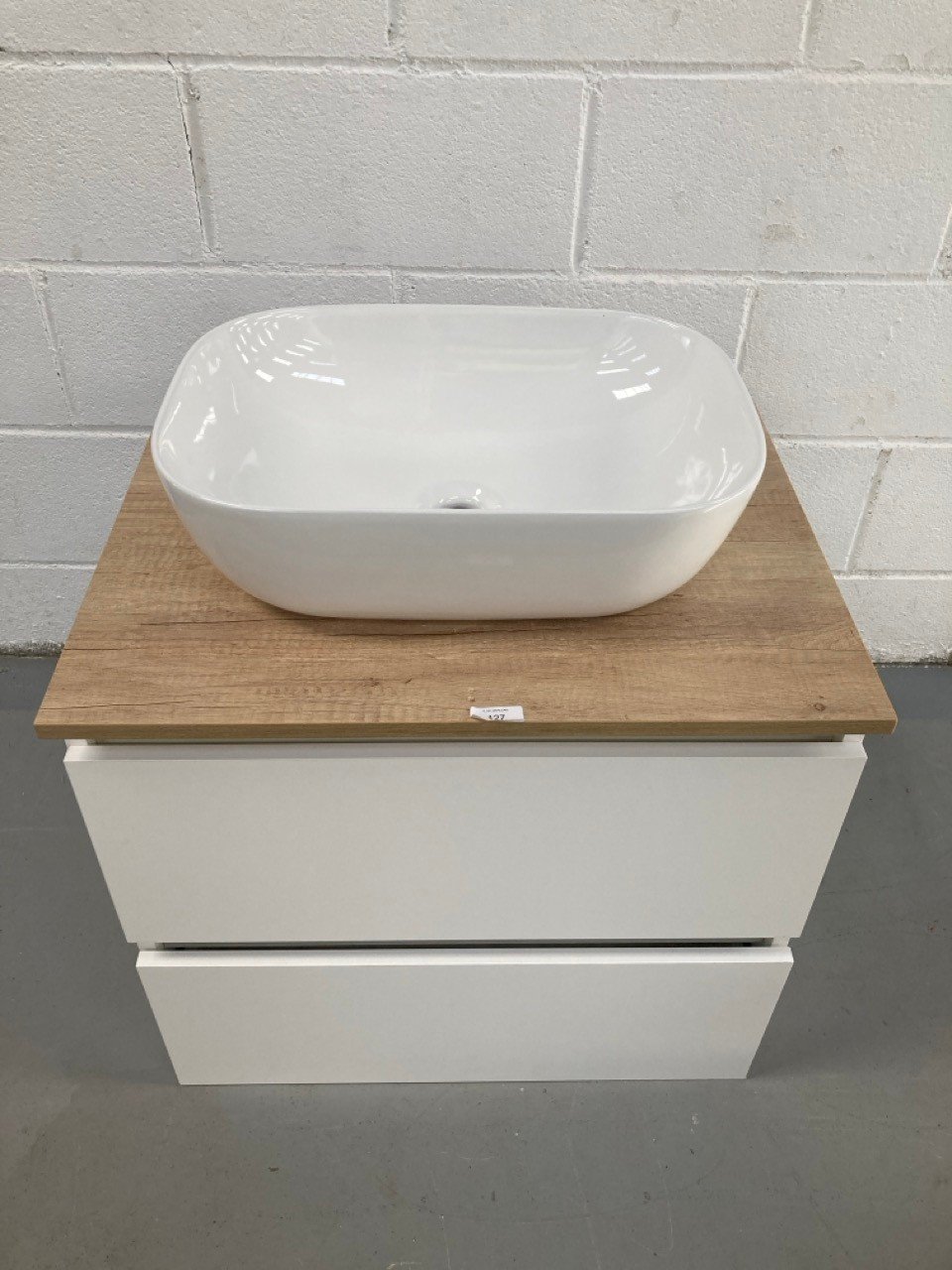 BATHROOM FURNITURE WITH WASHBASIN.