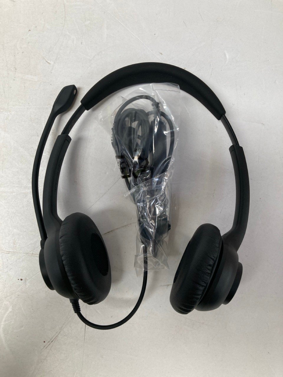 6 X WIRED, DOUBLE-SIDED, USB HEADPHONES.