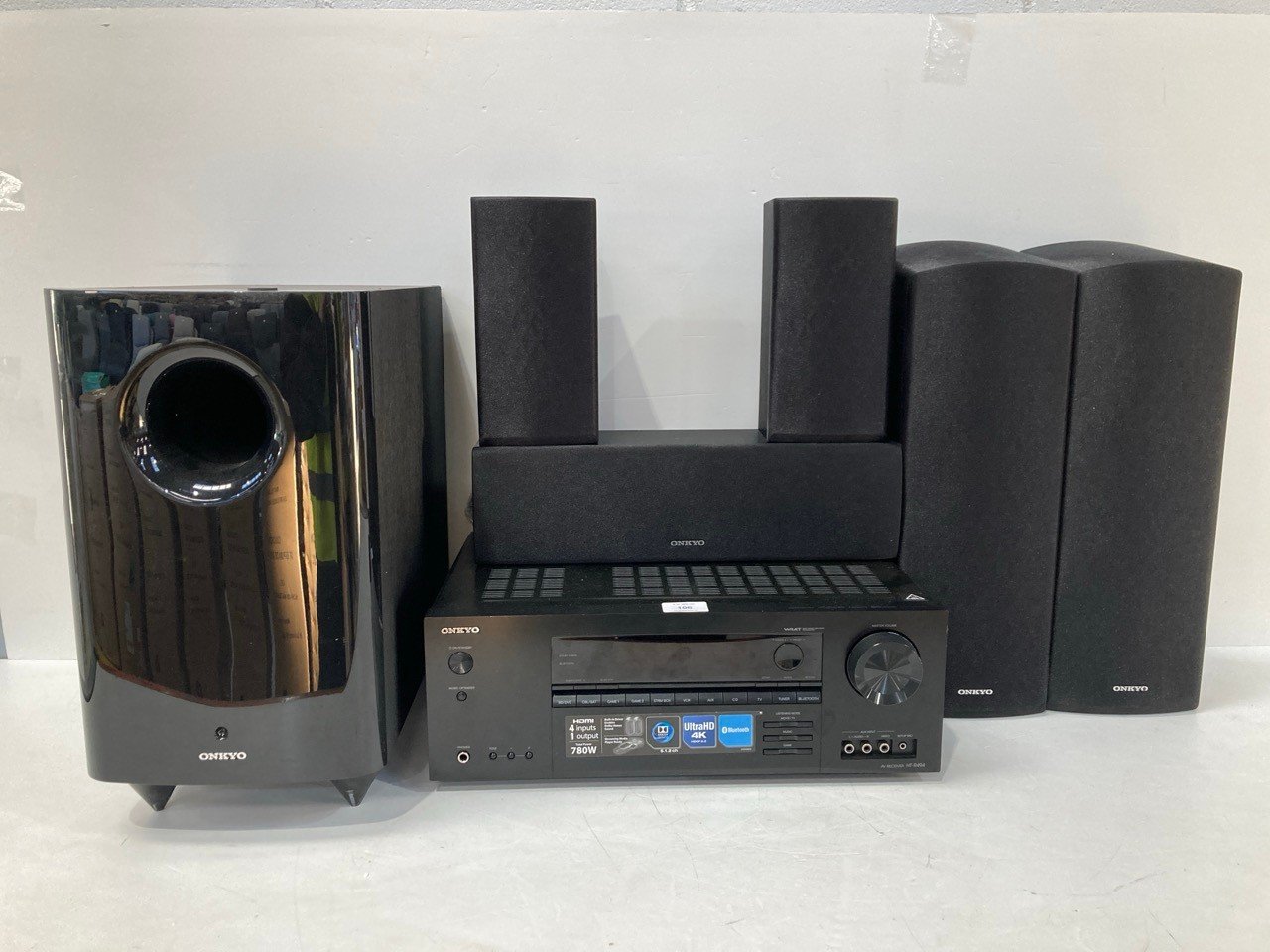 ONKYO HOME CINEMA 5.1 MODEL HT-R494 ULTRA HD 4K DOLBY ATMOS.