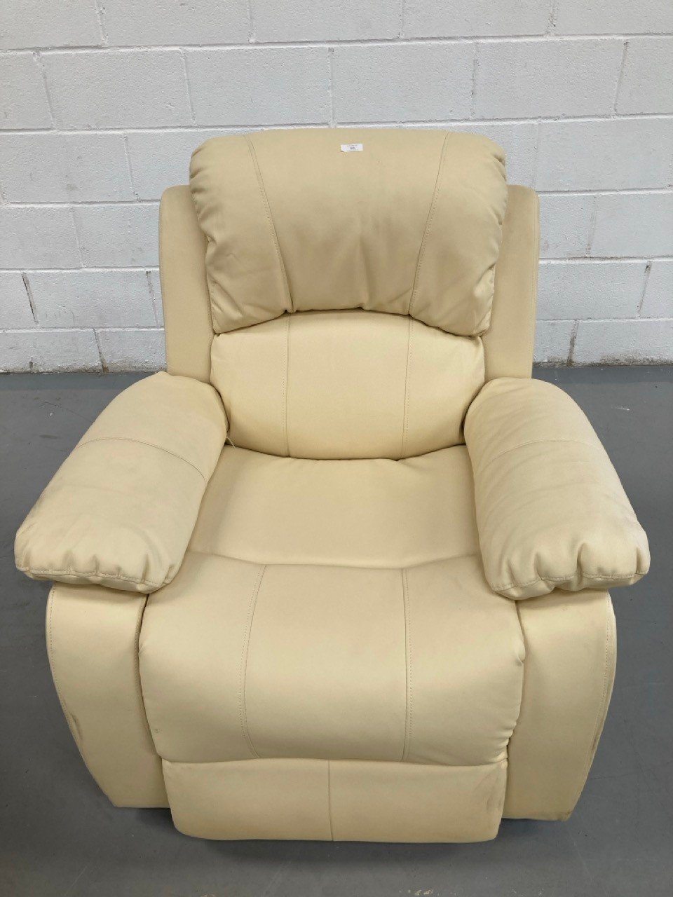 MASSAGE CHAIR RELAX SELF-HELP ASTAN HOME (DIRTY AND BROKEN).