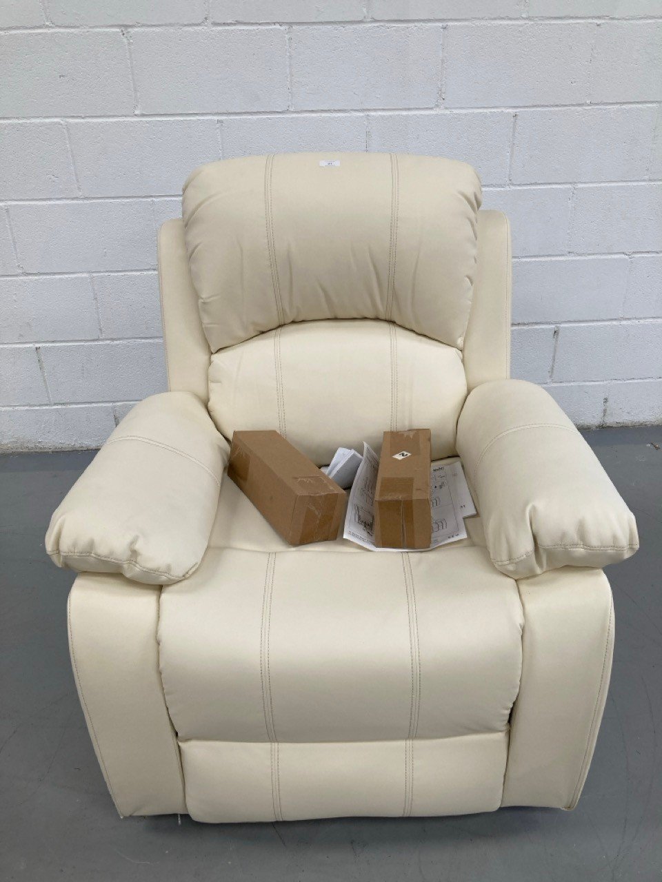 NALUI SELF-HELP RELAX MASSAGE CHAIR (BROKEN).