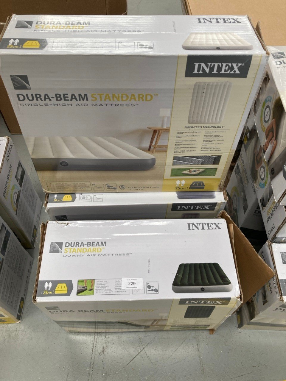 3X RANGE OF INTEX INFLATABLE MATTRESSES INCLUDING DURA-BEAM STANDARD SINGLE-HIGH AIR MATTRESSES.