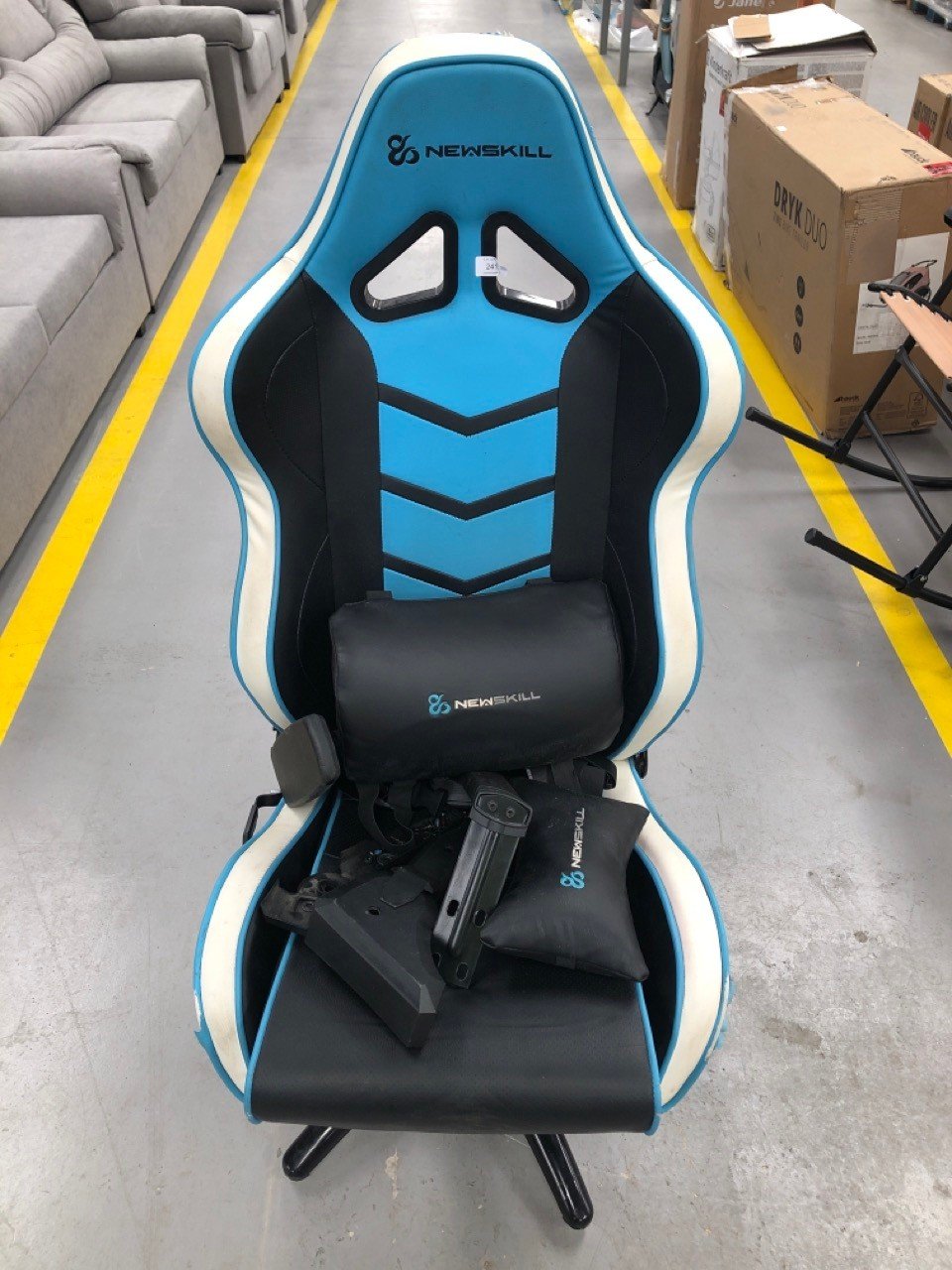 GAMING CHAIR NEWSKILL BLUE WHITE AND BLACK (BROKEN AND DIRTY).