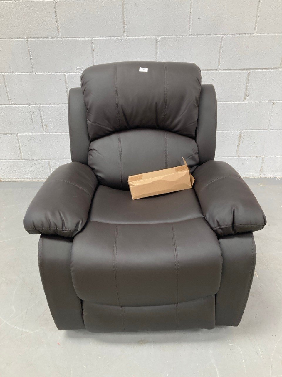 RECLINING MASSAGE RECLINER MASSAGE CHAIR CHOCOLATE BROWN COLOUR (RIPPED).