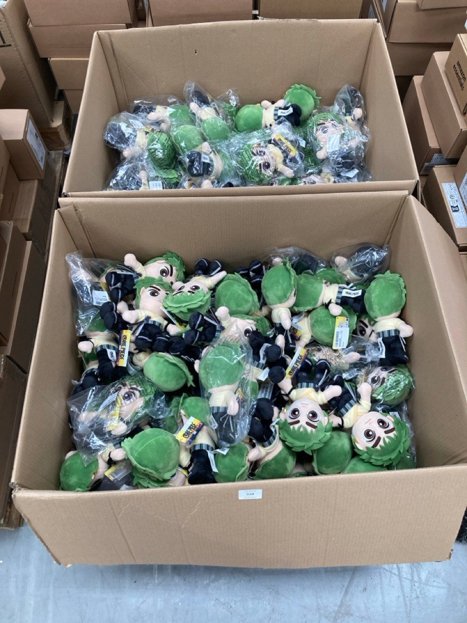 PALLET WITH A VARIETY OF ONE PIECE ZORO DOLLS.