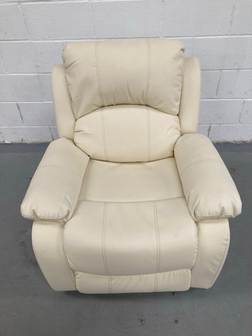 NALUI RECLINING MASSAGE CHAIR CREAM COLOUR (BROKEN).