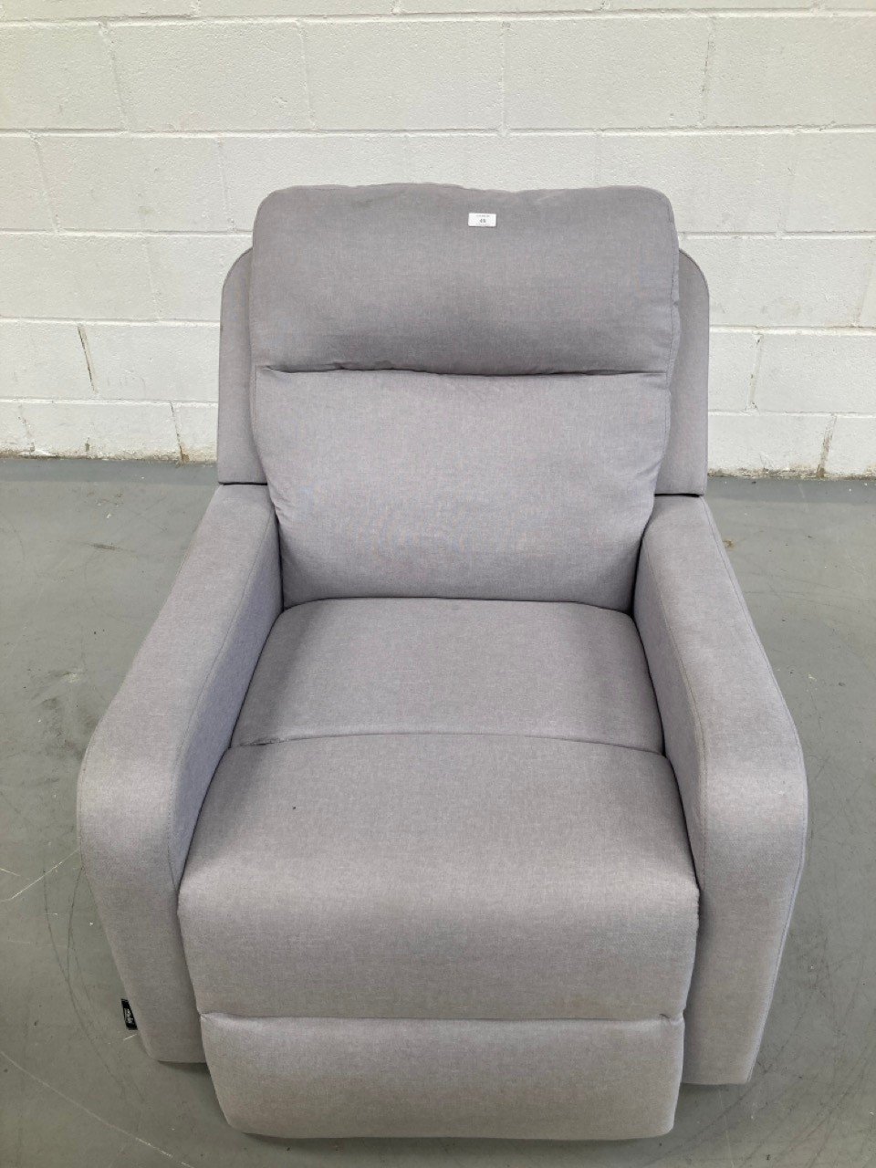 RECLINER NALUI GREY COLOUR (BROKEN AND DIRTY).