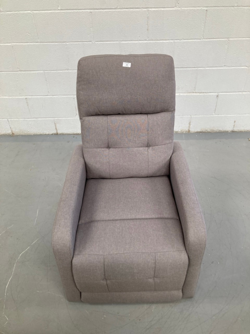 ASTON HOGAR RECLINER (MISSING LEGS).