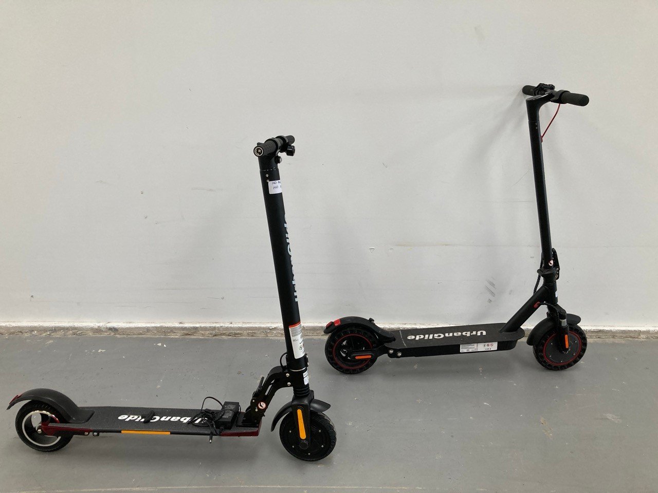 2X URBAN GLIDE ELECTRIC SKATEBOARD (DOES NOT TURN ON OR CHARGE).