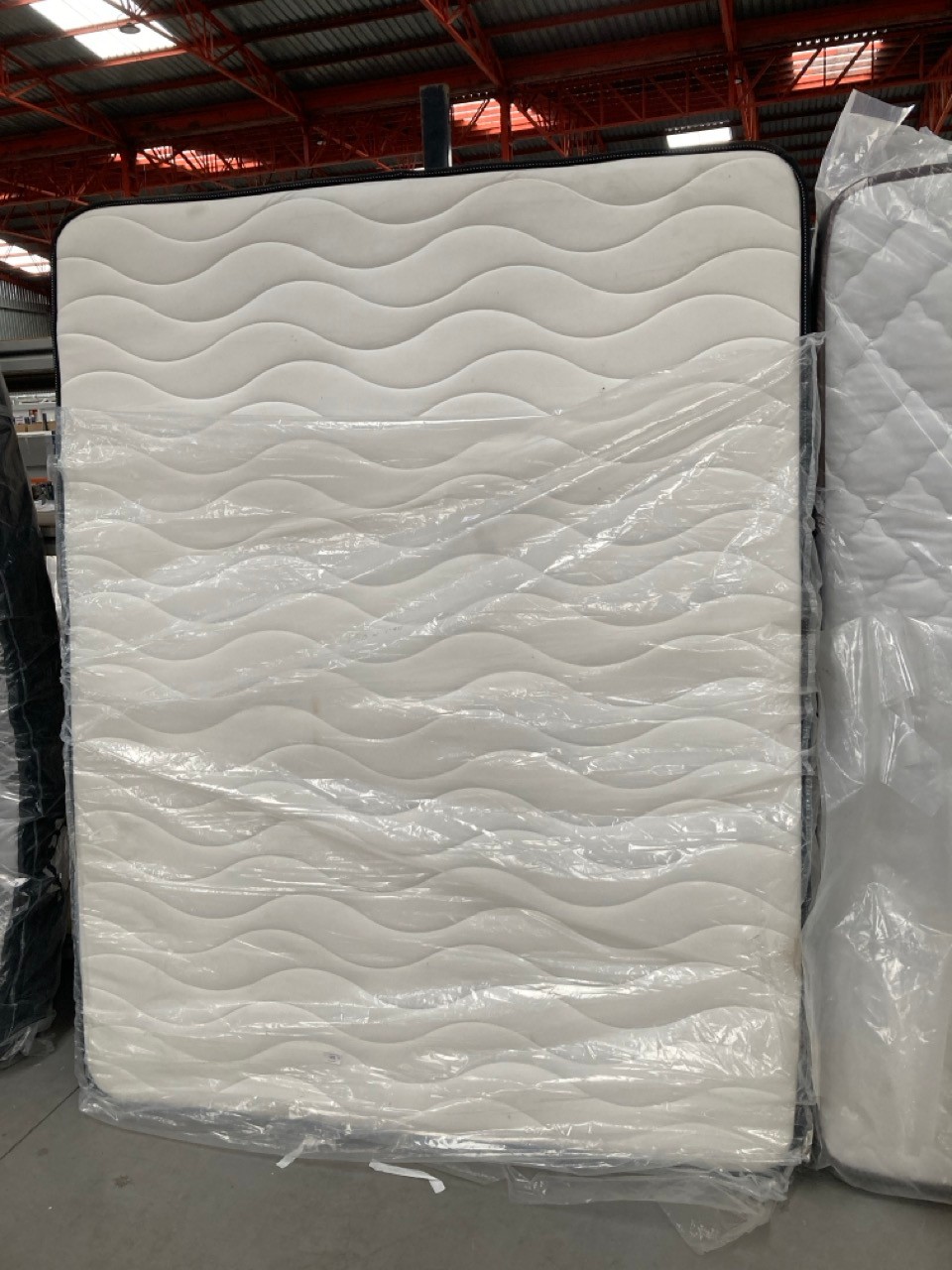 MATTRESS 150 X190 UNSPECIFIED BRAND (DIRTY).