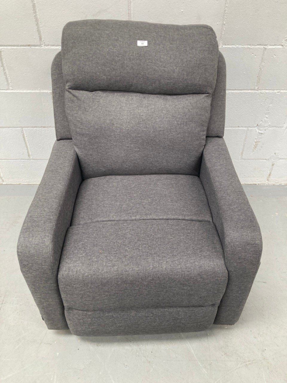 NALUI RECLINING CAR SEAT DARK GREY COLOUR.